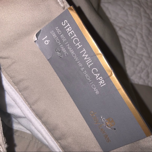 Daisy Fuentes sz:16 khaki pants NWT capri stretch - Picture 5 of 6